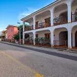 Pentavano White House Villa *